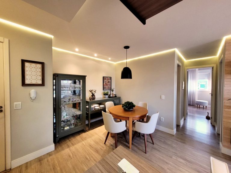 APARTAMENTO COM 2 DORMITÓRIOS, SENDO UM SUÍTE, GARAGEM, NO OPERÁRIO