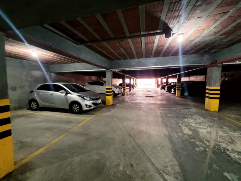 APARTAMENTO COM 2 DORMITÓRIOS, SENDO UM SUÍTE, GARAGEM, NO OPERÁRIO