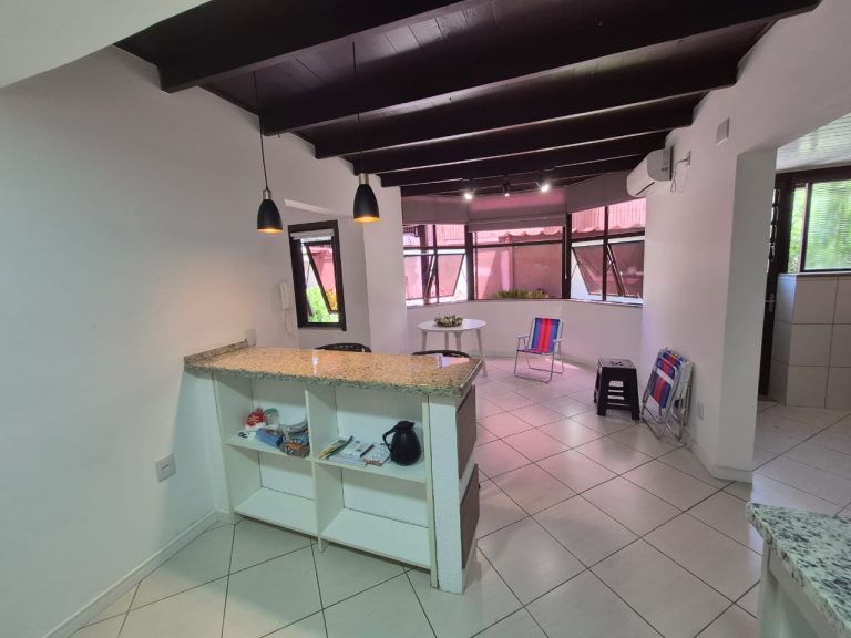 CASA EM CONDOMÍNIO COM 2 DORMITÓRIOS, SENDO UM TRANSFORMADO EM CLOSET, NO RONDÔNIA