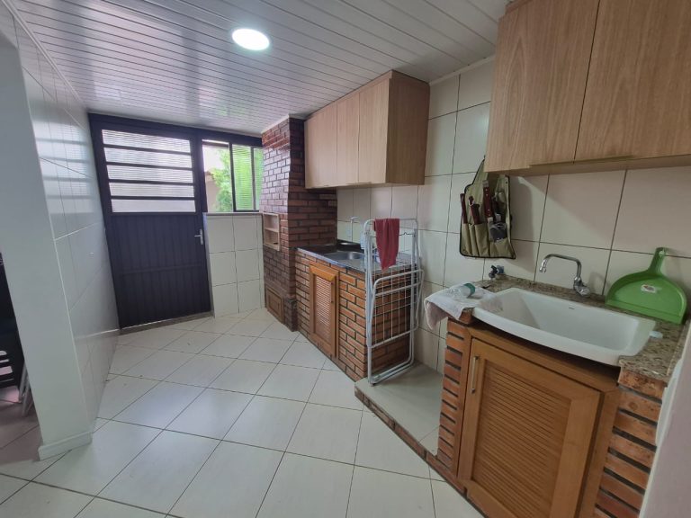 CASA EM CONDOMÍNIO COM 2 DORMITÓRIOS, SENDO UM TRANSFORMADO EM CLOSET, NO RONDÔNIA
