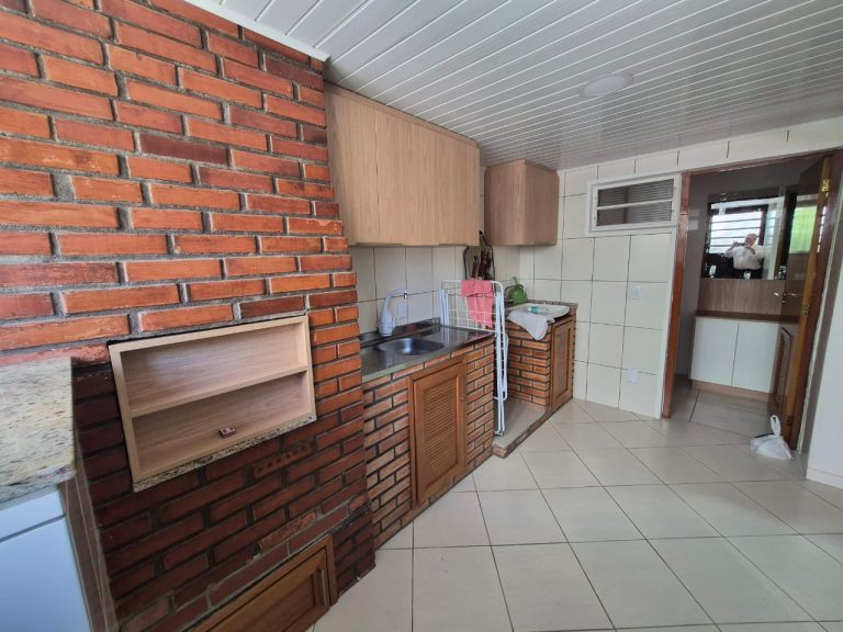 CASA EM CONDOMÍNIO COM 2 DORMITÓRIOS, SENDO UM TRANSFORMADO EM CLOSET, NO RONDÔNIA