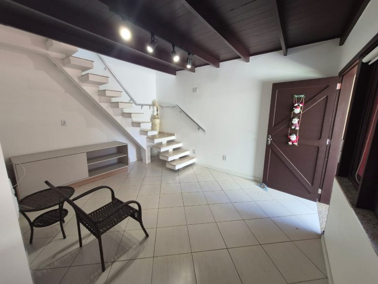 CASA EM CONDOMÍNIO COM 2 DORMITÓRIOS, SENDO UM TRANSFORMADO EM CLOSET, NO RONDÔNIA