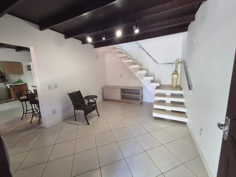 CASA EM CONDOMÍNIO COM 2 DORMITÓRIOS, SENDO UM TRANSFORMADO EM CLOSET, NO RONDÔNIA