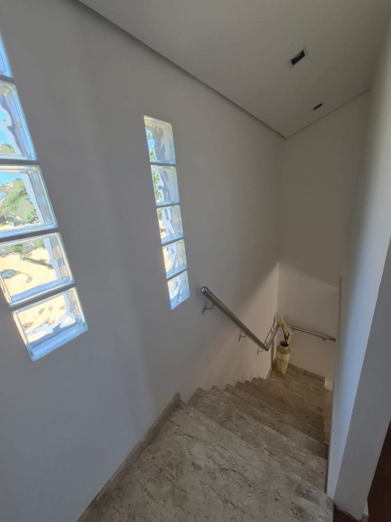 CASA EM CONDOMÍNIO COM 2 DORMITÓRIOS, SENDO UM TRANSFORMADO EM CLOSET, NO RONDÔNIA