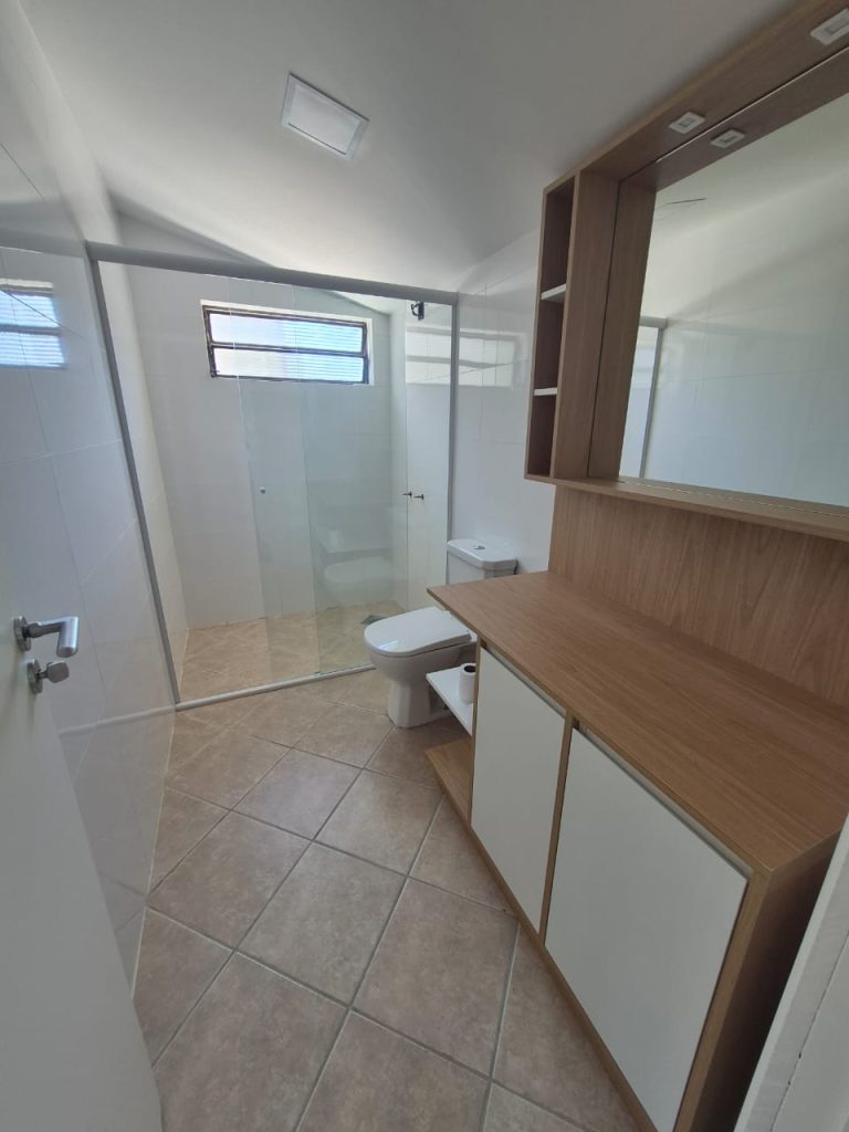 CASA EM CONDOMÍNIO COM 2 DORMITÓRIOS, SENDO UM TRANSFORMADO EM CLOSET, NO RONDÔNIA