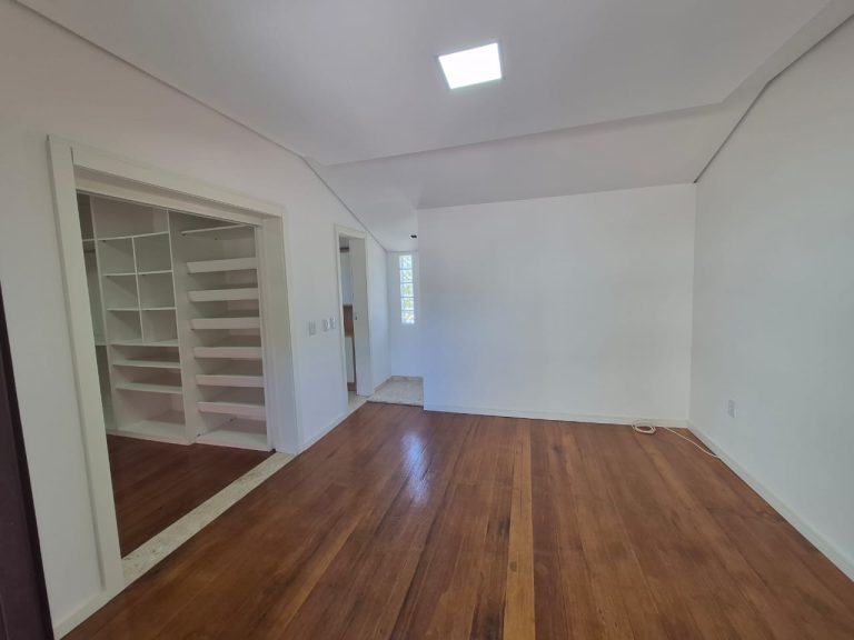 CASA EM CONDOMÍNIO COM 2 DORMITÓRIOS, SENDO UM TRANSFORMADO EM CLOSET, NO RONDÔNIA