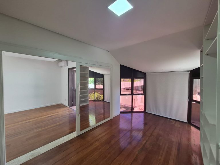 CASA EM CONDOMÍNIO COM 2 DORMITÓRIOS, SENDO UM TRANSFORMADO EM CLOSET, NO RONDÔNIA