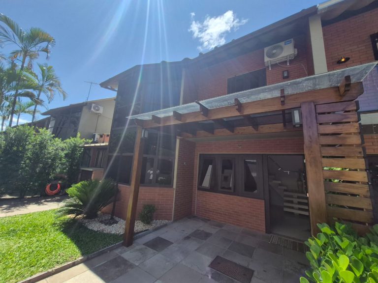 CASA EM CONDOMÍNIO COM 2 DORMITÓRIOS, SENDO UM TRANSFORMADO EM CLOSET, NO RONDÔNIA