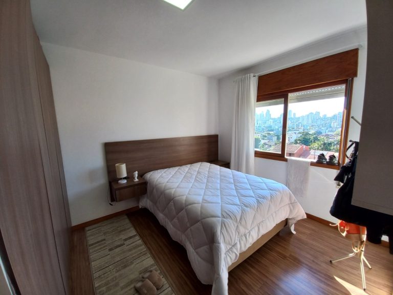 APARTAMENTO COM 2 DORMITÓRIOS, UMA GARAGEM NO IDEAL