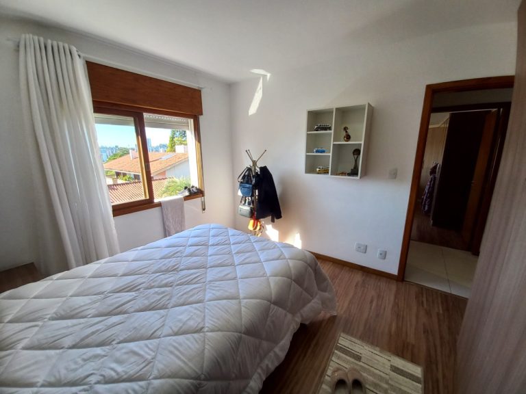 APARTAMENTO COM 2 DORMITÓRIOS, UMA GARAGEM NO IDEAL