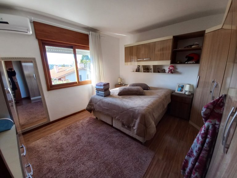APARTAMENTO COM 2 DORMITÓRIOS, UMA GARAGEM NO IDEAL