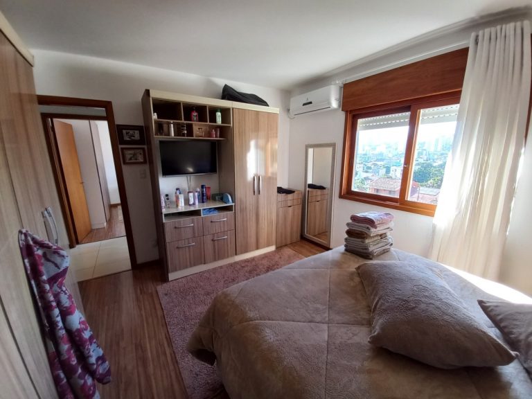 APARTAMENTO COM 2 DORMITÓRIOS, UMA GARAGEM NO IDEAL