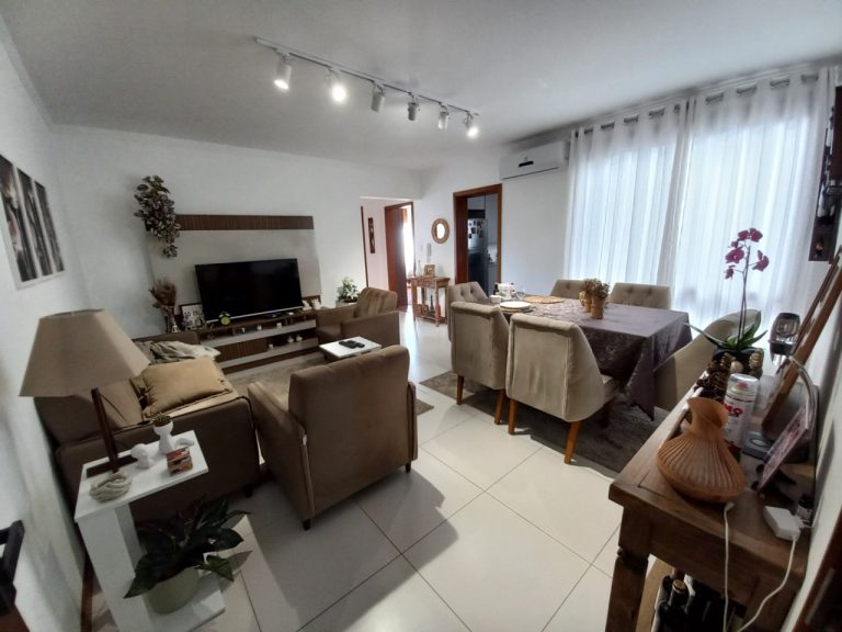 APARTAMENTO COM 2 DORMITÓRIOS, UMA GARAGEM NO IDEAL