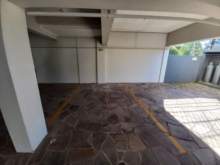 APARTAMENTO COM 2 DORMITÓRIOS, UMA GARAGEM NO IDEAL