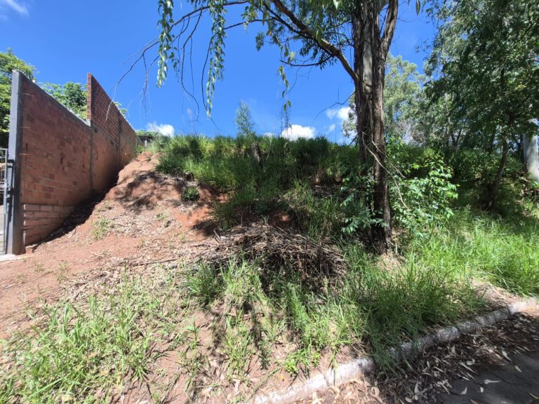 TERRENO EM ACLIVE COM 360,00M2 ÁREA TOTAL, NO PETRÓPOLIS NOVO HAMBURGO