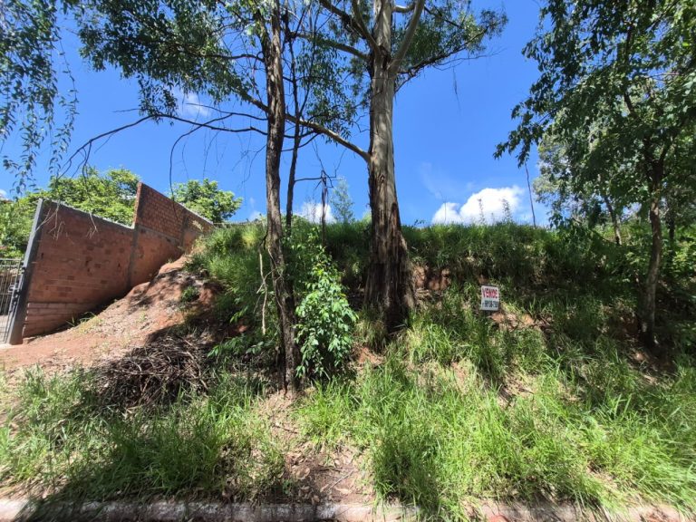 TERRENO EM ACLIVE COM 360,00M2 ÁREA TOTAL, NO PETRÓPOLIS NOVO HAMBURGO