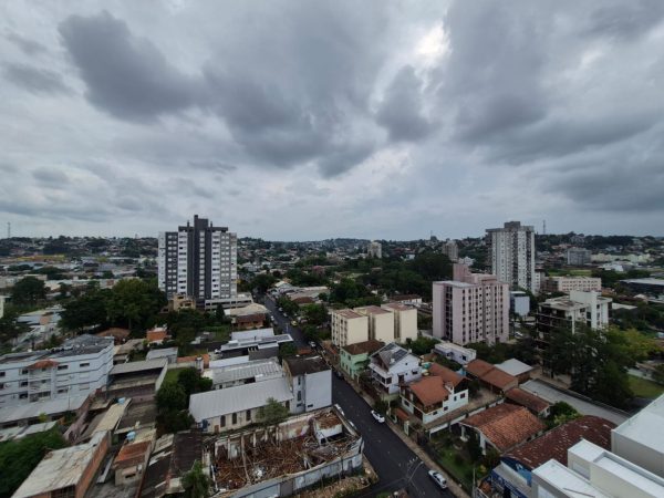 APARTAMENTO COM 2 DORMITÓRIOS, GARAGEM, NO RIO BRANCO