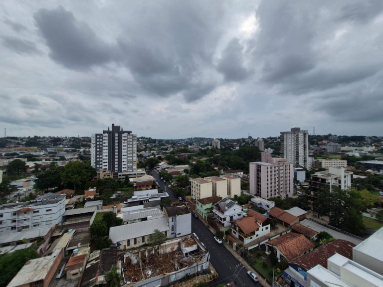 APARTAMENTO COM 2 DORMITÓRIOS, GARAGEM, NO RIO BRANCO