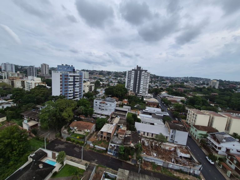 APARTAMENTO COM 2 DORMITÓRIOS, GARAGEM, NO RIO BRANCO