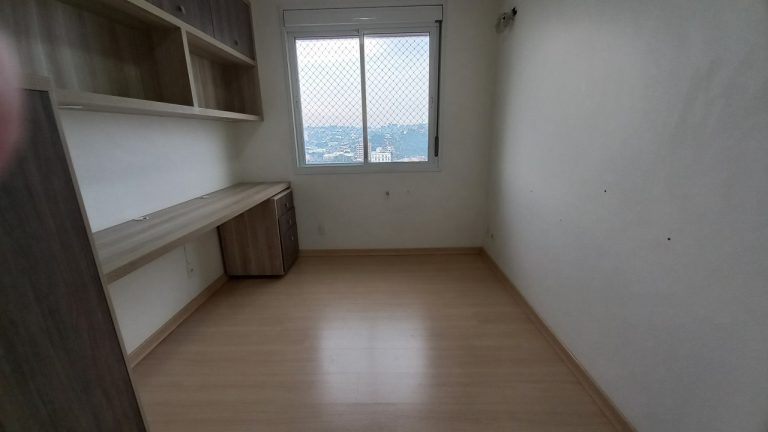 APARTAMENTO TRÊS DORMITÓRIOS (UM SUÍTE), GARAGEM DOIS CARROS: TODO MOBILIADO