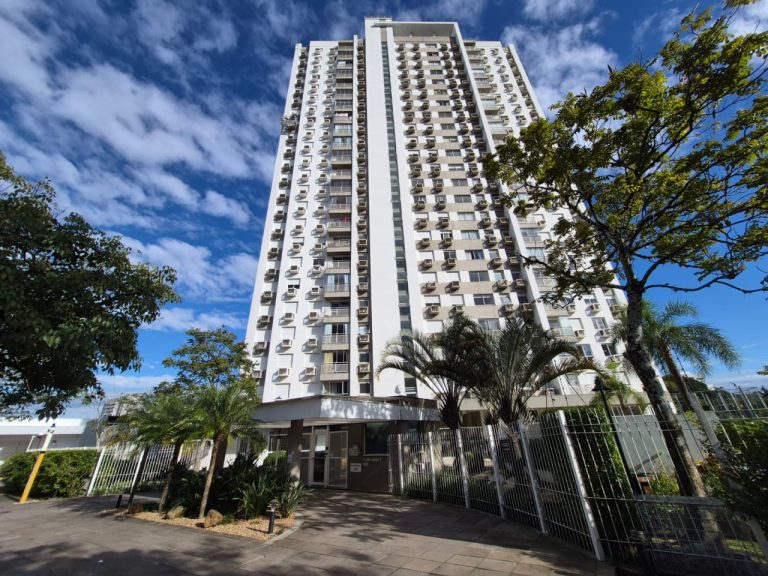 APARTAMENTO TRÊS DORMITÓRIOS (UM SUÍTE), GARAGEM DOIS CARROS: TODO MOBILIADO