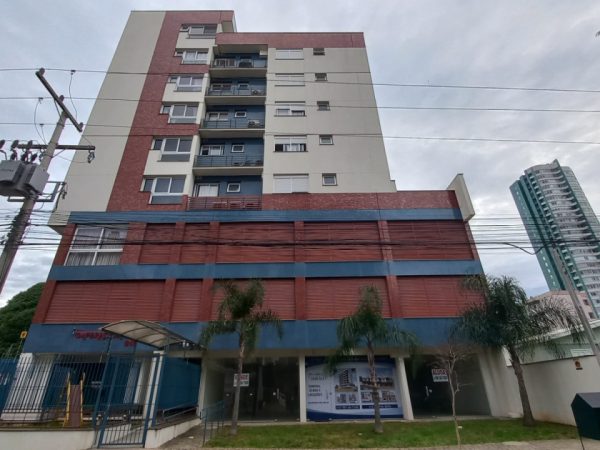 APARTAMENTO COM 2 DORMITÓRIOS, SENDO UM SUÍTE, GARAGEM PARA DOIS CARROS, NO VILA ROSA