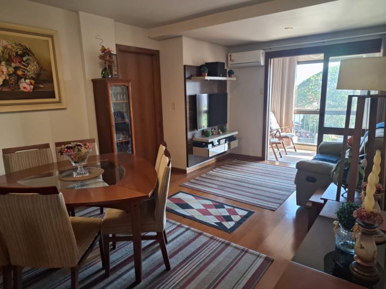 APARTAMENTO COM 3 DORMITÓRIOS, SENDO UM SUÍTE, GARAGEM DOIS CARROS, NO VILA ROSA