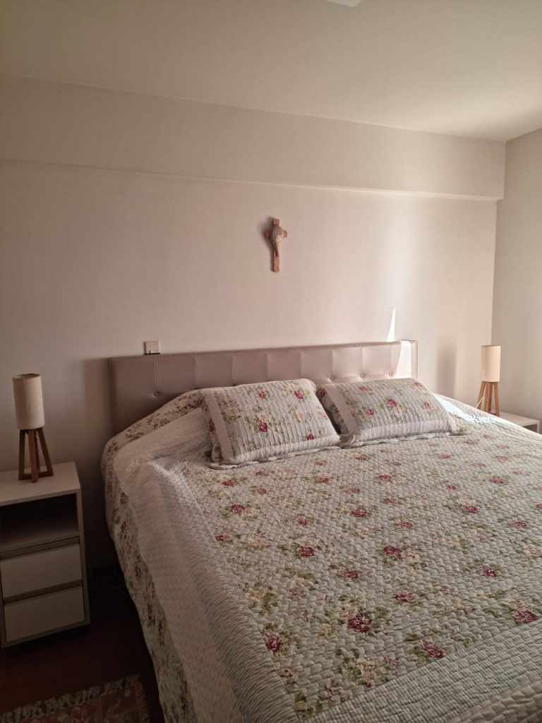 APARTAMENTO COM 3 DORMITÓRIOS, SENDO UM SUÍTE, GARAGEM DOIS CARROS, NO VILA ROSA
