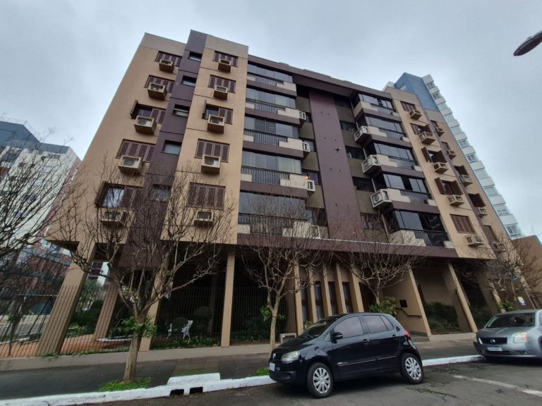 APARTAMENTO COM 3 DORMITÓRIOS, SENDO UM SUÍTE, GARAGEM DOIS CARROS, NO VILA ROSA