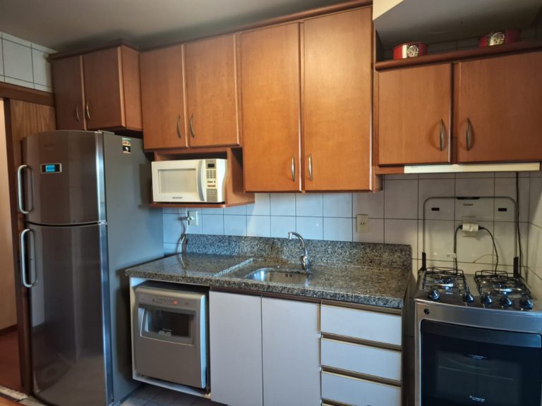 APARTAMENTO COM 3 DORMITÓRIOS, SENDO UM SUÍTE, GARAGEM DOIS CARROS, NO VILA ROSA