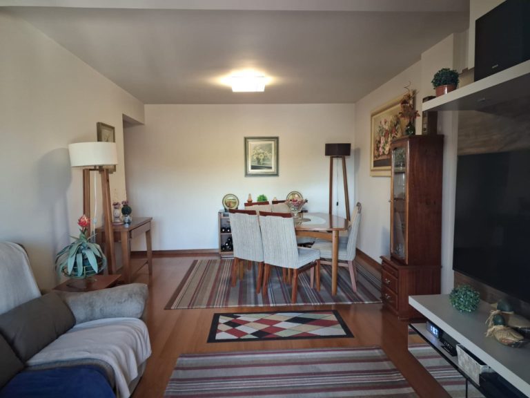 APARTAMENTO COM 3 DORMITÓRIOS, SENDO UM SUÍTE, GARAGEM DOIS CARROS, NO VILA ROSA