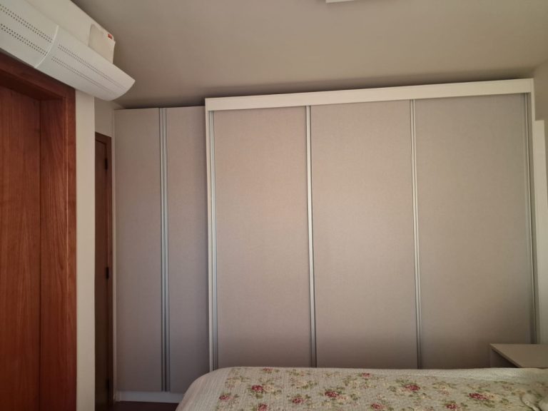 APARTAMENTO COM 3 DORMITÓRIOS, SENDO UM SUÍTE, GARAGEM DOIS CARROS, NO VILA ROSA