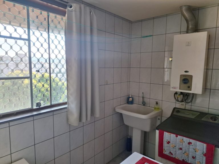 APARTAMENTO COM 3 DORMITÓRIOS, SENDO UM SUÍTE, GARAGEM DOIS CARROS, NO VILA ROSA