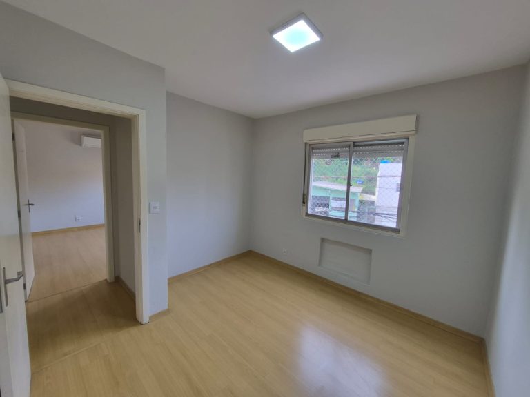 APARTAMENTO COM 3 DORMITÓRIOS, SACADA, UMA VAGA PARA CARRO, NO OPERÁRIO