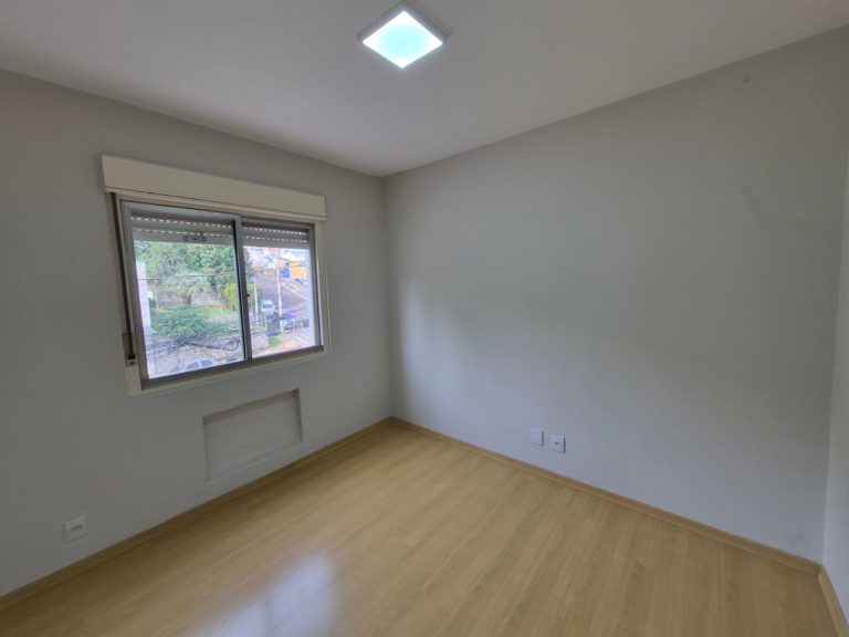 APARTAMENTO COM 3 DORMITÓRIOS, SACADA, UMA VAGA PARA CARRO, NO OPERÁRIO