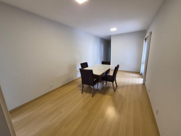 APARTAMENTO COM 3 DORMITÓRIOS, SACADA, UMA VAGA PARA CARRO, NO OPERÁRIO