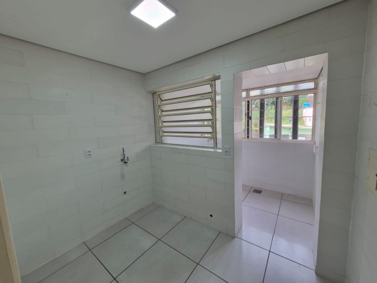 APARTAMENTO COM 3 DORMITÓRIOS, SACADA, UMA VAGA PARA CARRO, NO OPERÁRIO