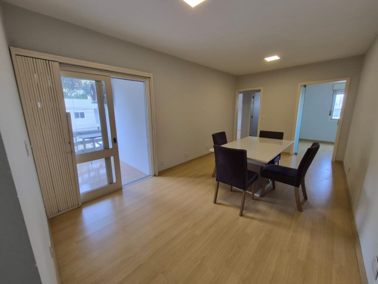 APARTAMENTO COM 3 DORMITÓRIOS, SACADA, UMA VAGA PARA CARRO, NO OPERÁRIO