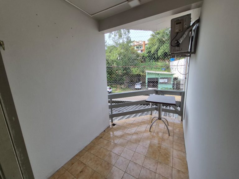 APARTAMENTO COM 3 DORMITÓRIOS, SACADA, UMA VAGA PARA CARRO, NO OPERÁRIO