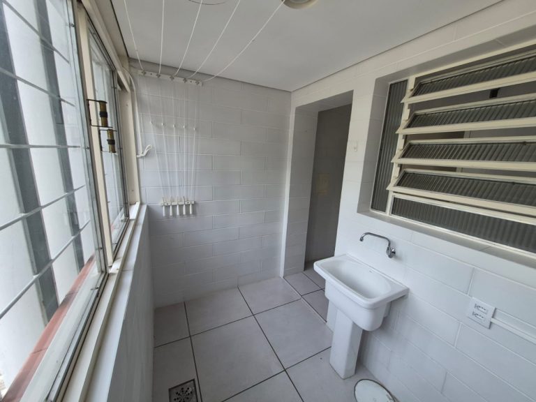 APARTAMENTO COM 3 DORMITÓRIOS, SACADA, UMA VAGA PARA CARRO, NO OPERÁRIO