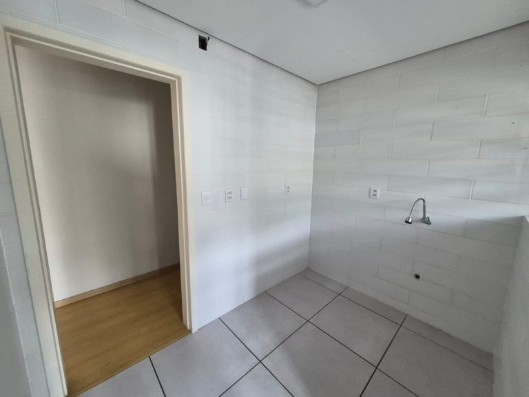 APARTAMENTO COM 3 DORMITÓRIOS, SACADA, UMA VAGA PARA CARRO, NO OPERÁRIO