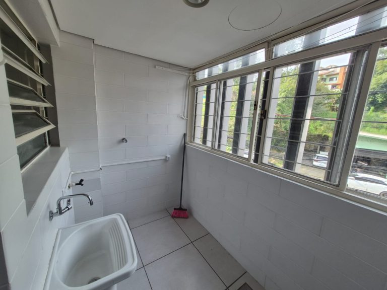 APARTAMENTO COM 3 DORMITÓRIOS, SACADA, UMA VAGA PARA CARRO, NO OPERÁRIO