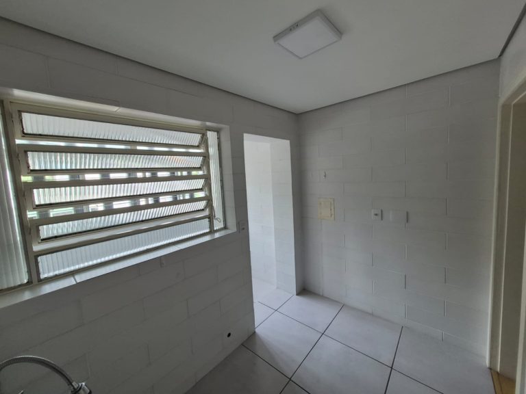 APARTAMENTO COM 3 DORMITÓRIOS, SACADA, UMA VAGA PARA CARRO, NO OPERÁRIO