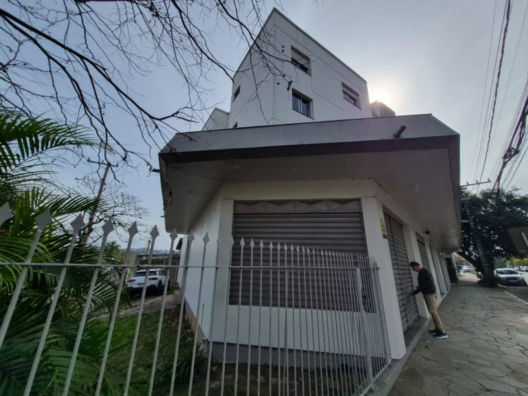 APARTAMENTO COM 3 DORMITÓRIOS, SACADA, UMA VAGA PARA CARRO, NO OPERÁRIO