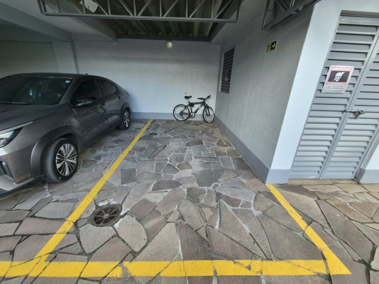 APARTAMENTO DOIS DORMITÓRIOS COM SUÍTE E GARAGEM NO CENTRO