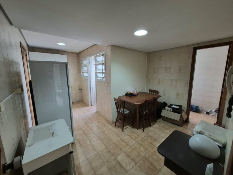 APARTAMENTO DOIS DORMITÓRIOS COM SUÍTE E GARAGEM NO CENTRO