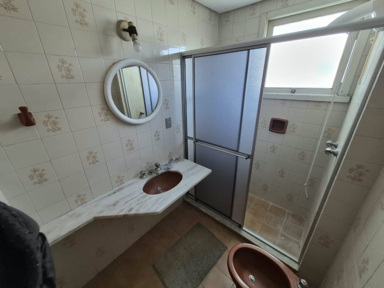 APARTAMENTO DOIS DORMITÓRIOS COM SUÍTE E GARAGEM NO CENTRO
