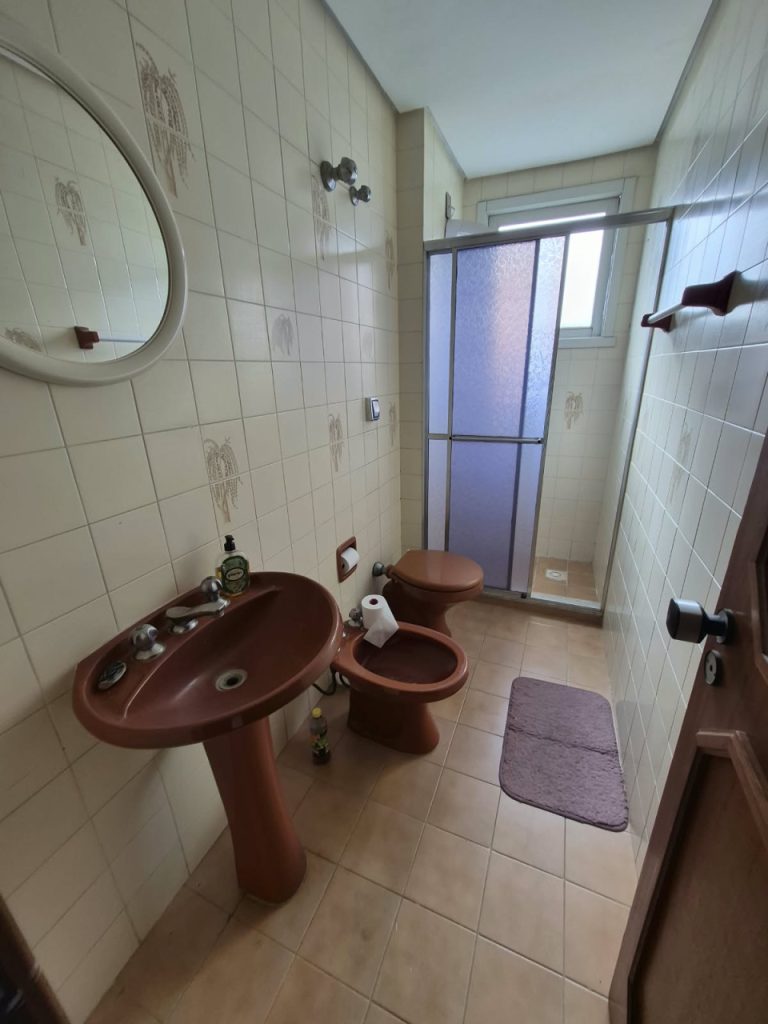 APARTAMENTO DOIS DORMITÓRIOS COM SUÍTE E GARAGEM NO CENTRO