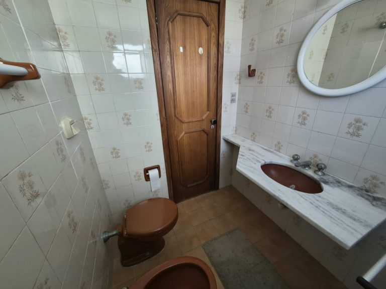 APARTAMENTO DOIS DORMITÓRIOS COM SUÍTE E GARAGEM NO CENTRO