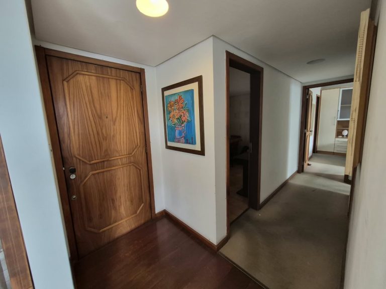 APARTAMENTO DOIS DORMITÓRIOS COM SUÍTE E GARAGEM NO CENTRO
